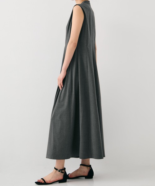 PUBLIC TOKYO(パブリックトウキョウ)の「ショルダータックノースリワンピ(シャツワンピース・レディース・ダークグレー/ライトグレー・1/2)」の18枚目の写真