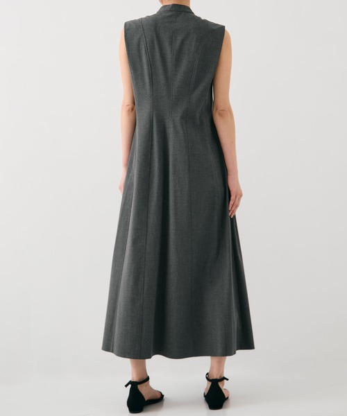 PUBLIC TOKYO(パブリックトウキョウ)の「ショルダータックノースリワンピ(シャツワンピース・レディース・ダークグレー/ライトグレー・1/2)」の17枚目の写真