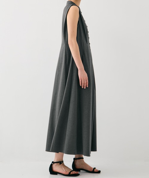 PUBLIC TOKYO(パブリックトウキョウ)の「ショルダータックノースリワンピ(シャツワンピース・レディース・ダークグレー/ライトグレー・1/2)」の16枚目の写真