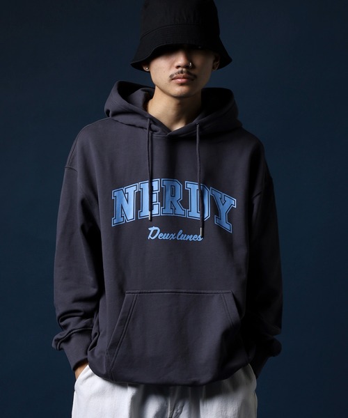 NERDY（ノルディ）の「アウトラインアーチロゴフーディー（パーカー・メンズ・パープル/ブルー/グレー・M/SS/S/L）」の9枚目の写真