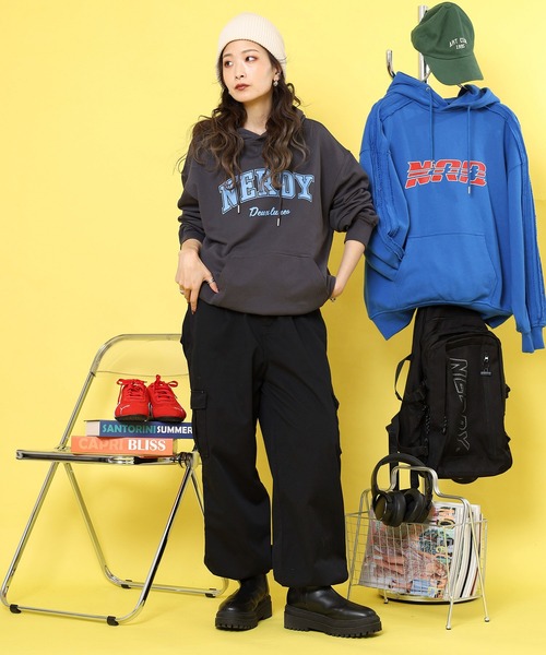 NERDY（ノルディ）の「アウトラインアーチロゴフーディー（パーカー・メンズ・パープル/ブルー/グレー・M/SS/S/L）」の8枚目の写真