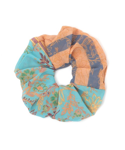 GLOBAL WORK（グローバルワーク）の「シアースカーフ柄シュシュ/583542（シュシュ・レディース・ホワイト/ダークブラウン/ライトグレー/ネイビー/ライトブルー/ライトイエロー・FREE）」の3枚目の写真