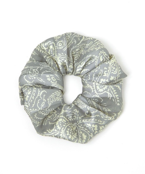 GLOBAL WORK（グローバルワーク）の「シアースカーフ柄シュシュ/583542（シュシュ・レディース・ホワイト/ダークブラウン/ライトグレー/ネイビー/ライトブルー/ライトイエロー・FREE）」の2枚目の写真