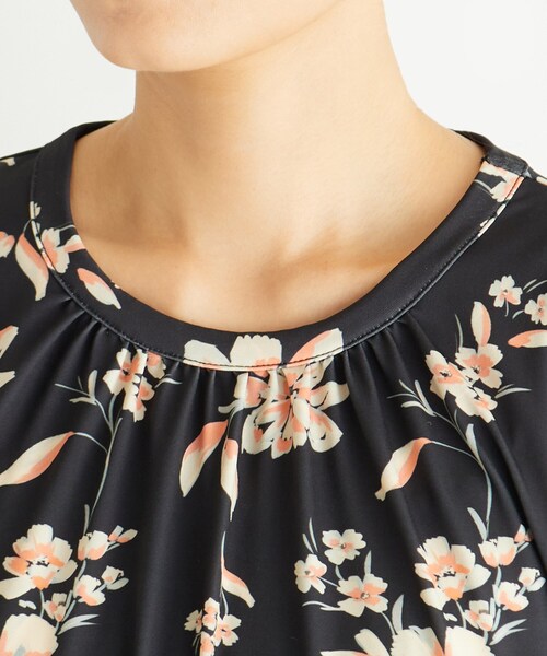 LAURA ASHLEY(ローラアシュレイ)の「【洗える/ジャージ素材/同柄アイテムあり】ミラ柄プルオーバー(Tシャツ/カットソー・レディース・ブラック系・40/38)」の9枚目の写真