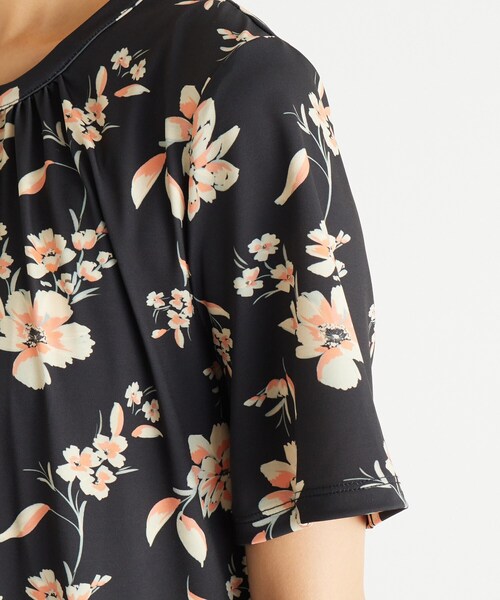 LAURA ASHLEY(ローラアシュレイ)の「【洗える/ジャージ素材/同柄アイテムあり】ミラ柄プルオーバー(Tシャツ/カットソー・レディース・ブラック系・40/38)」の10枚目の写真