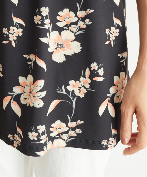 LAURA ASHLEY(ローラアシュレイ)の「【洗える/ジャージ素材/同柄アイテムあり】ミラ柄プルオーバー(Tシャツ/カットソー・レディース・ブラック系・40/38)」の11枚目の写真