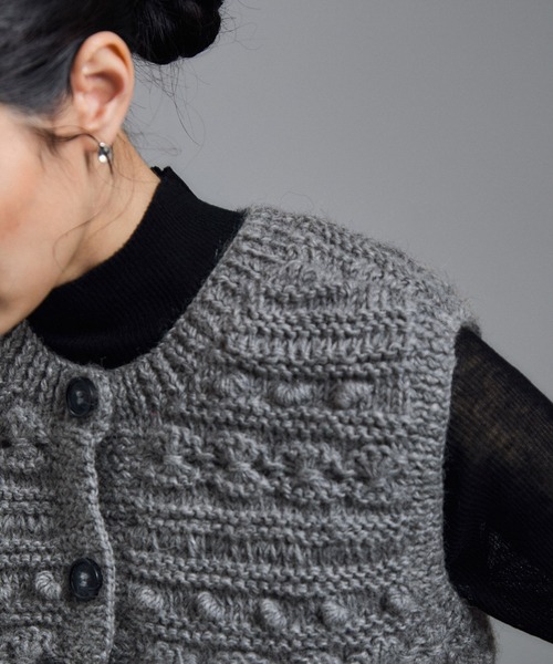 SALON adam et rope'(サロン アダム エ ロペ)の「【WEB限定】クロップドパターンハンドニットジレ(ベスト・レディース・オフホワイト/チャコールグレー・FREE)」の8枚目の写真