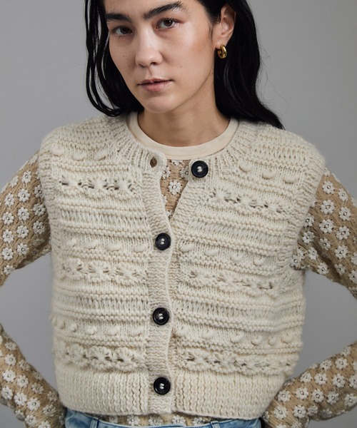 SALON adam et rope'(サロン アダム エ ロペ)の「【WEB限定】クロップドパターンハンドニットジレ(ベスト・レディース・オフホワイト/チャコールグレー・FREE)」の10枚目の写真