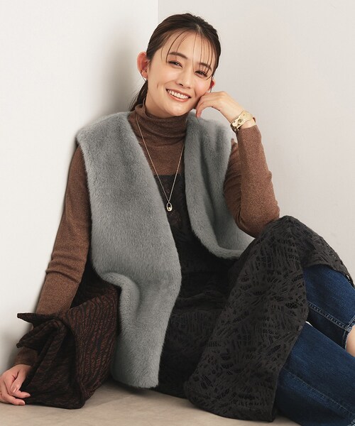 INDIVI（インディヴィ）の「ミンク調フェイクファージレ（ベスト・レディース・ナチュラル/グレー・38/34/13/05/15 ）」の6枚目の写真