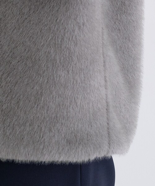 INDIVI（インディヴィ）の「ミンク調フェイクファージレ（ベスト・レディース・ナチュラル/グレー・38/34/13/05/15 ）」の12枚目の写真
