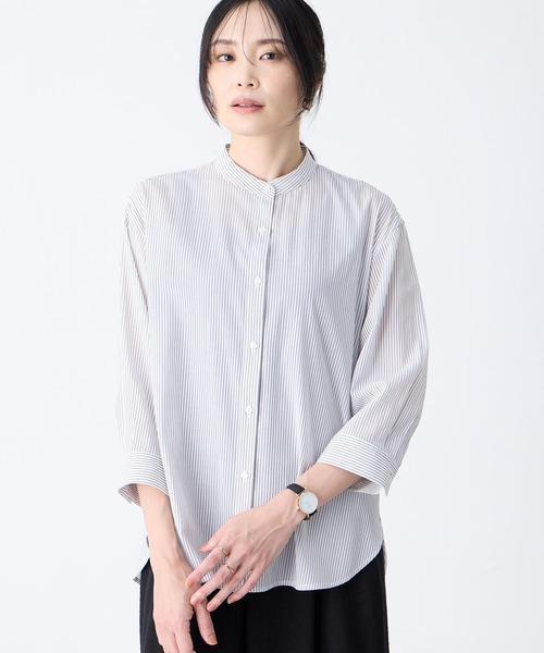 A/C DESIGN BY ALPHA CUBIC(エーシーデザインバイアルファキュービック)の「ストライプバンドカラーシャツ(シャツ/ブラウス・レディース・ベージュ/ライトグレー/ブラック・11号/9号/13号)」の1枚目の写真