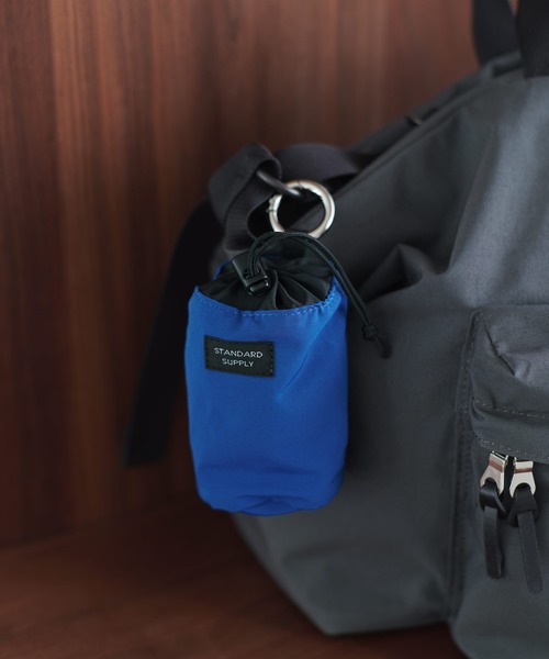 STANDARD SUPPLY(スタンダードサプライ)の「スタンダードサプライ / SIMPLICITY シンプリシティ / DRAW STRING CHARM POUCH ドローストリングチャームポーチ(ポーチ・レディース・モカ/マスタード/ネイビー/ブラック/チャコールグレー/ダークパープル/サンドベージュ/グリーン/ブルー/レッド/グレー/ダークブラウン・FREE)」の9枚目の写真