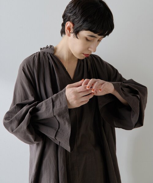 Whim Gazette（ウィムガゼット）の「カフスギャザーブラウス（シャツ
