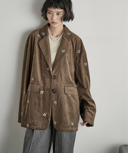 THE YOn（ザヨン）の「フラワーエンブロイダリーベロアジャケット（テーラードジャケット・レディース・ブラウン/ブラック・FREE）」の4枚目の写真