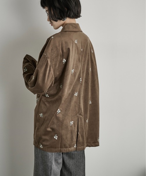 THE YOn（ザヨン）の「フラワーエンブロイダリーベロアジャケット（テーラードジャケット・レディース・ブラウン/ブラック・FREE）」の6枚目の写真