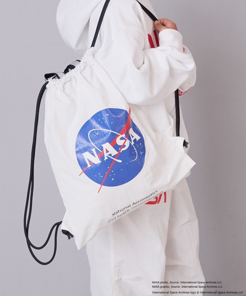 LOWRYS FARM(ローリーズファーム)の「NASAナップサック 593058(バックパック/リュック・キッズ・シルバー/ブラック/ホワイト・FREE)」の2枚目の写真