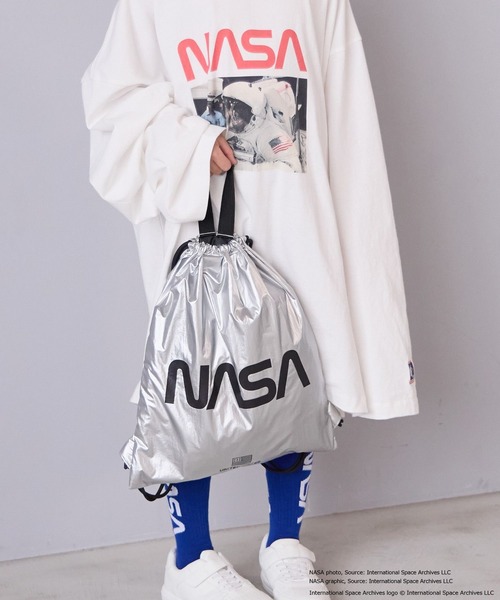 LOWRYS FARM(ローリーズファーム)の「NASAナップサック 593058(バックパック/リュック・キッズ・シルバー/ブラック/ホワイト・FREE)」の3枚目の写真