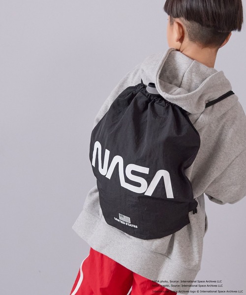 LOWRYS FARM(ローリーズファーム)の「NASAナップサック 593058(バックパック/リュック・キッズ・シルバー/ブラック/ホワイト・FREE)」の1枚目の写真