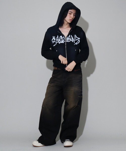 SEQUENZ（シークエンズ）の「【SEQUENZ/シークエンズ】logo Zip-up short hoodie/別注 ショート丈ジップアップ　ロゴパーカー（パーカー・メンズ・ブラック/ダークブラウン/ダークネイビー/ピンク・S/M/L）」の18枚目の写真