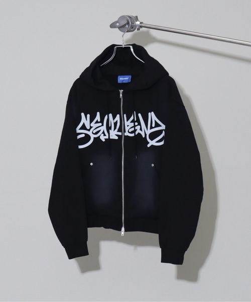 SEQUENZ（シークエンズ）の「【SEQUENZ/シークエンズ】logo Zip-up short hoodie/別注 ショート丈ジップアップ　ロゴパーカー（パーカー・メンズ・ブラック/ダークブラウン/ダークネイビー/ピンク・S/M/L）」の5枚目の写真