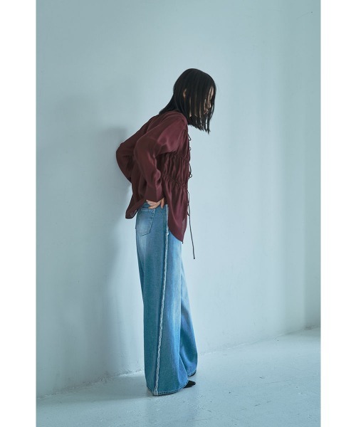 marjour(マージュール)の「SHIRRING TIE BLOUSE(シャツ/ブラウス・レディース・チャコールグレー/ダークパープル・M)」の6枚目の写真