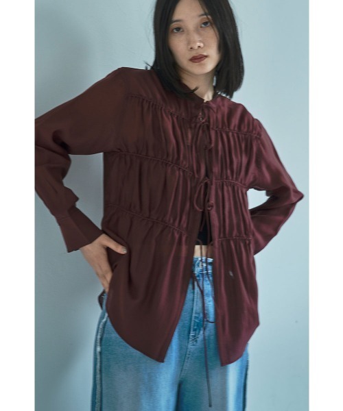 marjour(マージュール)の「SHIRRING TIE BLOUSE(シャツ/ブラウス・レディース・チャコールグレー/ダークパープル・M)」の7枚目の写真