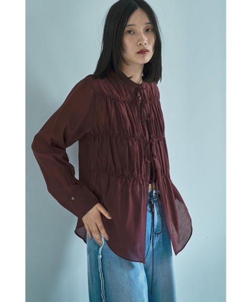 marjour(マージュール)の「SHIRRING TIE BLOUSE(シャツ/ブラウス・レディース・チャコールグレー/ダークパープル・M)」の10枚目の写真