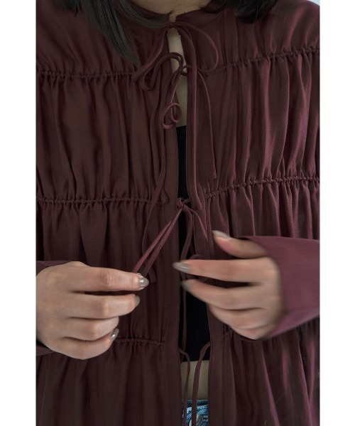 marjour(マージュール)の「SHIRRING TIE BLOUSE(シャツ/ブラウス・レディース・チャコールグレー/ダークパープル・M)」の11枚目の写真