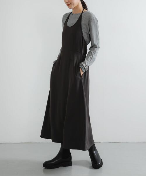URBAN RESEARCH(アーバンリサーチ)の「ホルターネックキャミワンピース(ワンピース・レディース・チャコールグレー/ブラック・FREE)」の4枚目の写真