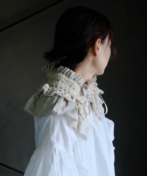 m.soeur(エムスール)の「手編みのフリルティペット(付け襟・レディース・ホワイト/ベージュ/ブラック・FREE)」の9枚目の写真