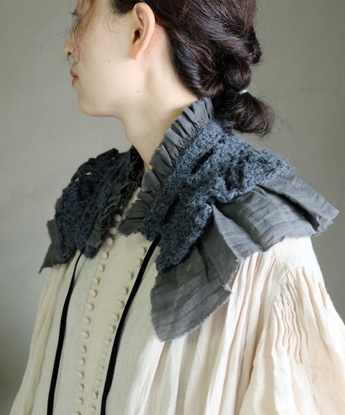 m.soeur(エムスール)の「手編みのフリルティペット(付け襟・レディース・ホワイト/ベージュ/ブラック・FREE)」の8枚目の写真