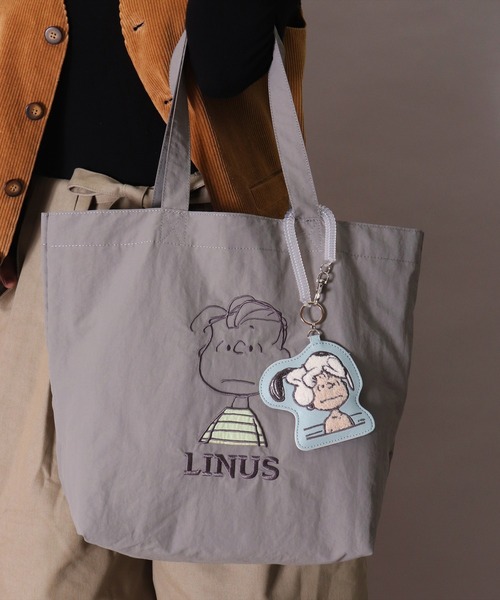 PEANUTS(ピーナッツ)の「(ACT)【PEANUTS】サガラ刺繍 フェイクレザー ダイカット パスケース(パスケース・レディース・ダークベージュ/サックスブルー/オフホワイト/グレー・ONE SIZE)」の11枚目の写真