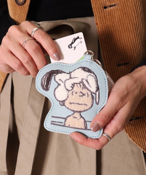 PEANUTS(ピーナッツ)の「(ACT)【PEANUTS】サガラ刺繍 フェイクレザー ダイカット パスケース(パスケース・レディース・ダークベージュ/サックスブルー/オフホワイト/グレー・ONE SIZE)」の12枚目の写真