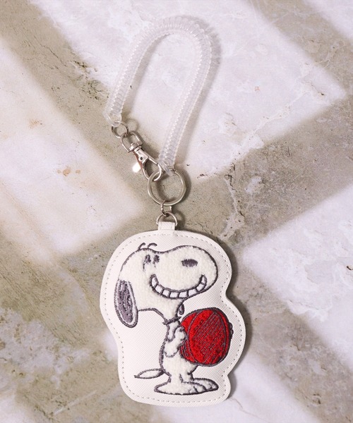 PEANUTS(ピーナッツ)の「(ACT)【PEANUTS】サガラ刺繍 フェイクレザー ダイカット パスケース(パスケース・レディース・ダークベージュ/サックスブルー/オフホワイト/グレー・ONE SIZE)」の17枚目の写真