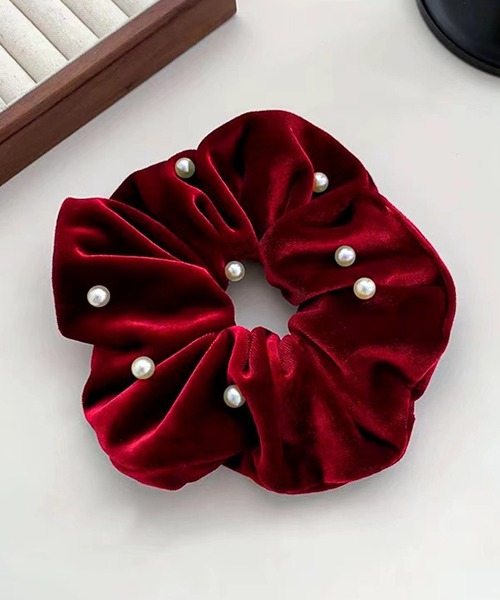 IRADOWL（アイラドール）の「パール×ベロアシュシュ（シュシュ・レディース・レッド/ブラウン/ブラック・FREE）」の3枚目の写真