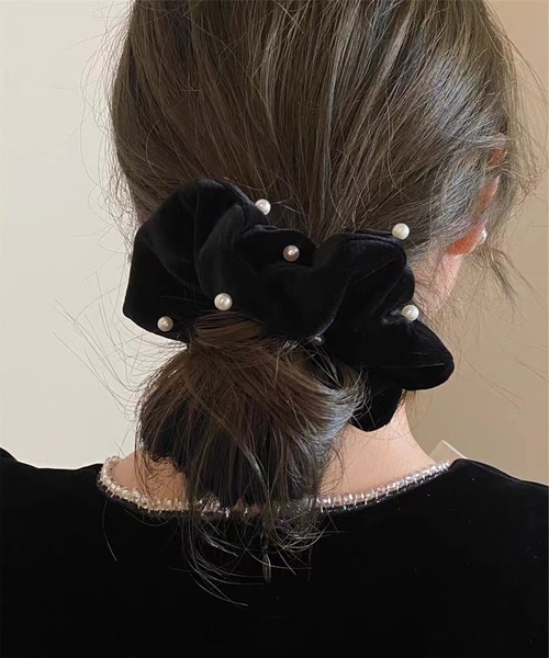 IRADOWL（アイラドール）の「パール×ベロアシュシュ（シュシュ・レディース・レッド/ブラウン/ブラック・FREE）」の6枚目の写真