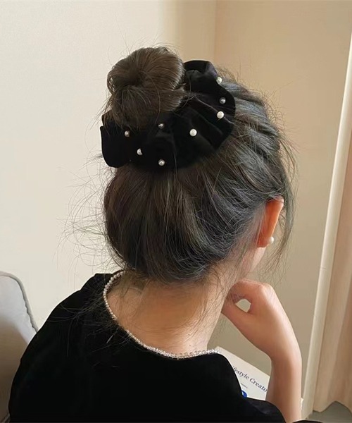 IRADOWL（アイラドール）の「パール×ベロアシュシュ（シュシュ・レディース・レッド/ブラウン/ブラック・FREE）」の7枚目の写真