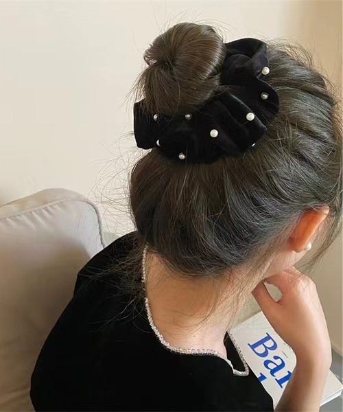 IRADOWL（アイラドール）の「パール×ベロアシュシュ（シュシュ・レディース・レッド/ブラウン/ブラック・FREE）」の8枚目の写真