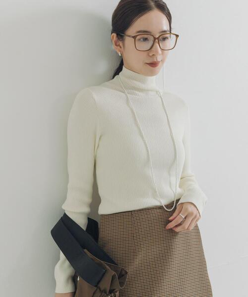 URBAN RESEARCH（アーバンリサーチ）の「『UR TECH』ハイネックリブニット（ニット/セーター・レディース・ブラック/ホワイト系その他/ブラウン系その他/オフホワイト・FREE）」の5枚目の写真