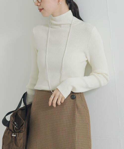 URBAN RESEARCH（アーバンリサーチ）の「『UR TECH』ハイネックリブニット（ニット/セーター・レディース・ブラック/ホワイト系その他/ブラウン系その他/オフホワイト・FREE）」の7枚目の写真