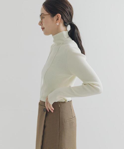 URBAN RESEARCH（アーバンリサーチ）の「『UR TECH』ハイネックリブニット（ニット/セーター・レディース・ブラック/ホワイト系その他/ブラウン系その他/オフホワイト・FREE）」の8枚目の写真