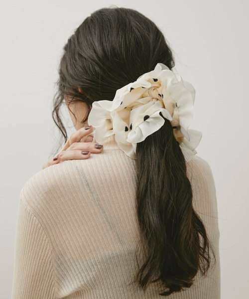 Libra Cue（リブラ キュー）の「ドットスクエアシュシュ（シュシュ・レディース・アイボリー/ブラック・FREE）」の4枚目の写真