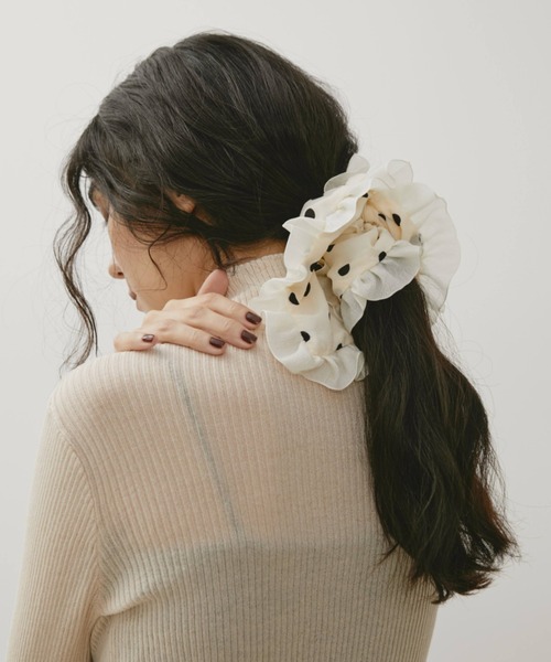 Libra Cue（リブラ キュー）の「ドットスクエアシュシュ（シュシュ・レディース・アイボリー/ブラック・FREE）」の5枚目の写真