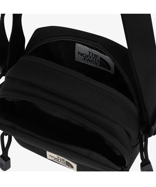 THE NORTH FACE(ザノースフェイス)の「THE NORTH FACE(ザ・ノースフェイス)/長さ調整可能 軽量 ワンポイント ショルダー クロス ミニバッグ/STANDARD CROSS BAG S(ショルダーバッグ・レディース・クリーム/ブラック/ブラウン/レッド・FREE)」の8枚目の写真