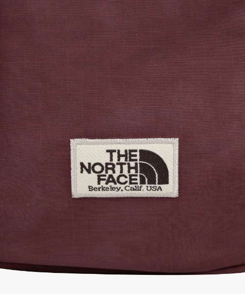 THE NORTH FACE(ザノースフェイス)の「THE NORTH FACE(ザ・ノースフェイス)/長さ調整可能 軽量 ワンポイント ショルダー クロス ミニバッグ/STANDARD CROSS BAG S(ショルダーバッグ・レディース・クリーム/ブラック/ブラウン/レッド・FREE)」の15枚目の写真