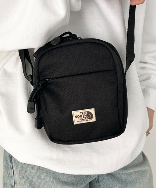 THE NORTH FACE(ザノースフェイス)の「THE NORTH FACE(ザ・ノースフェイス)/長さ調整可能 軽量 ワンポイント ショルダー クロス ミニバッグ/STANDARD CROSS BAG S(ショルダーバッグ・レディース・クリーム/ブラック/ブラウン/レッド・FREE)」の17枚目の写真