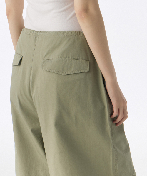 MUSINSA STANDARD WOMAN（ムシンサスタンダードウーマン）の「ウィメンズコットンパラシュートパンツ[ライトカーキ]（スウェットパンツ・レディース・その他・30/24/26/28/22）」の2枚目の写真