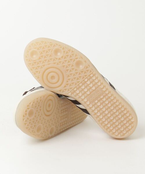 adidas Originals(アディダスオリジナルス)の「SAMBA OG(スニーカー・メンズ・ホワイト系その他・23.5cm/27.5cm/24.0cm/25.0cm/27.0cm/23.0cm/24.5cm/26.5cm/28.0cm/22.5cm/29.0cm/26.0cm/25.5cm)」の3枚目の写真