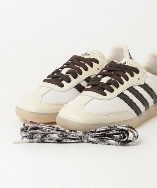 adidas Originals(アディダスオリジナルス)の「SAMBA OG(スニーカー・メンズ・ホワイト系その他・23.5cm/27.5cm/24.0cm/25.0cm/27.0cm/23.0cm/24.5cm/26.5cm/28.0cm/22.5cm/29.0cm/26.0cm/25.5cm)」の4枚目の写真