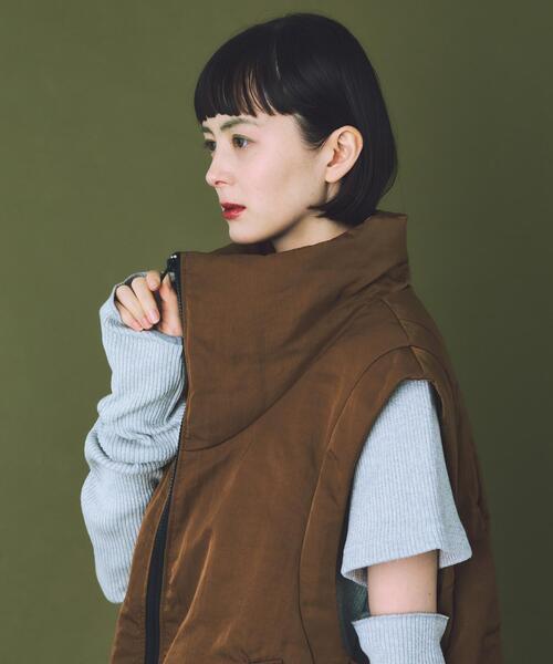 THE GOODLAND MARKET（ザグッドランドマーケット）の「cwtch　HIGHNECK VEST（ダウンベスト・レディース・ブラック/ベージュ・FREE）」の3枚目の写真